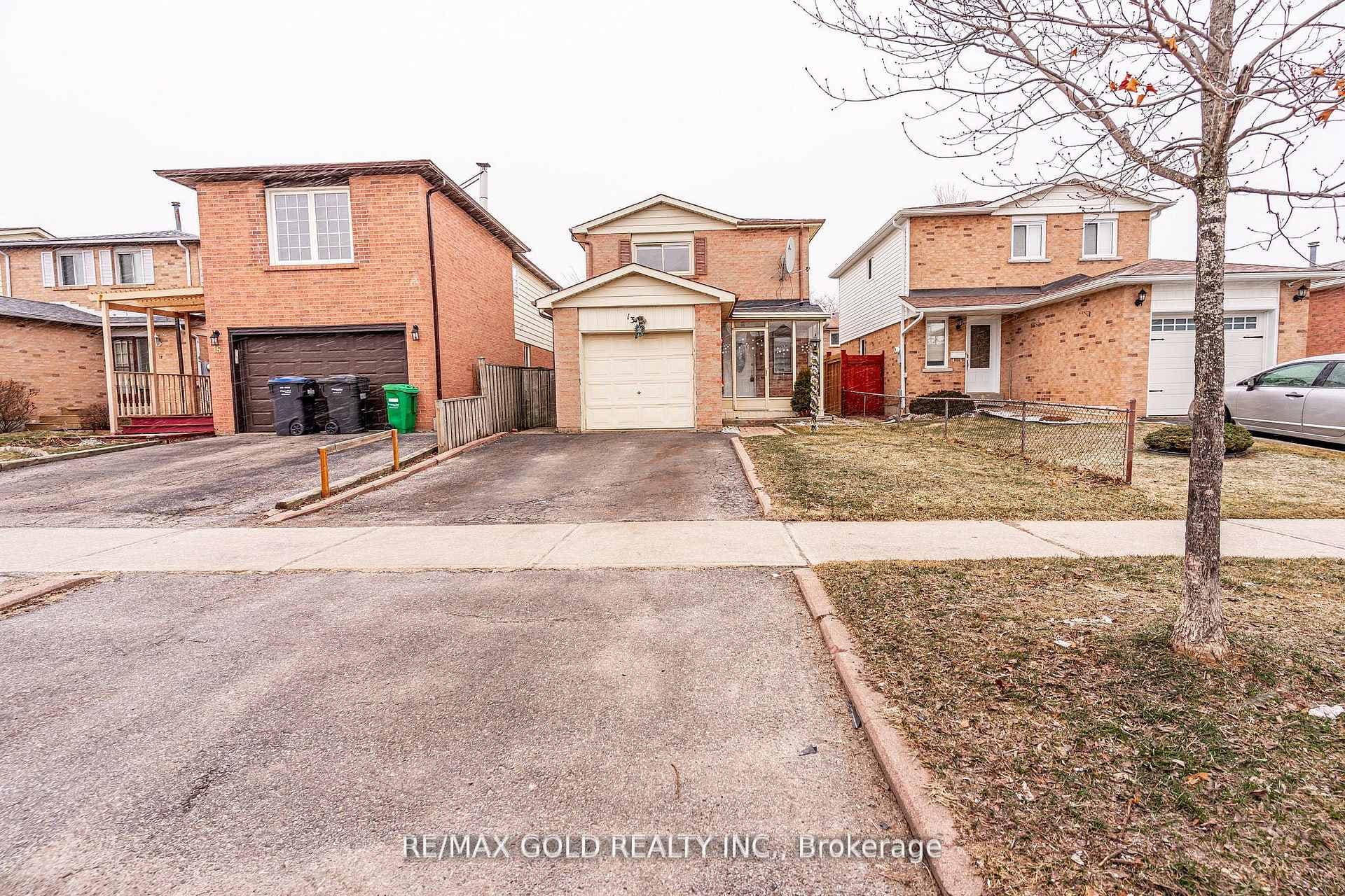 13 Martindale Crescent photo 3
