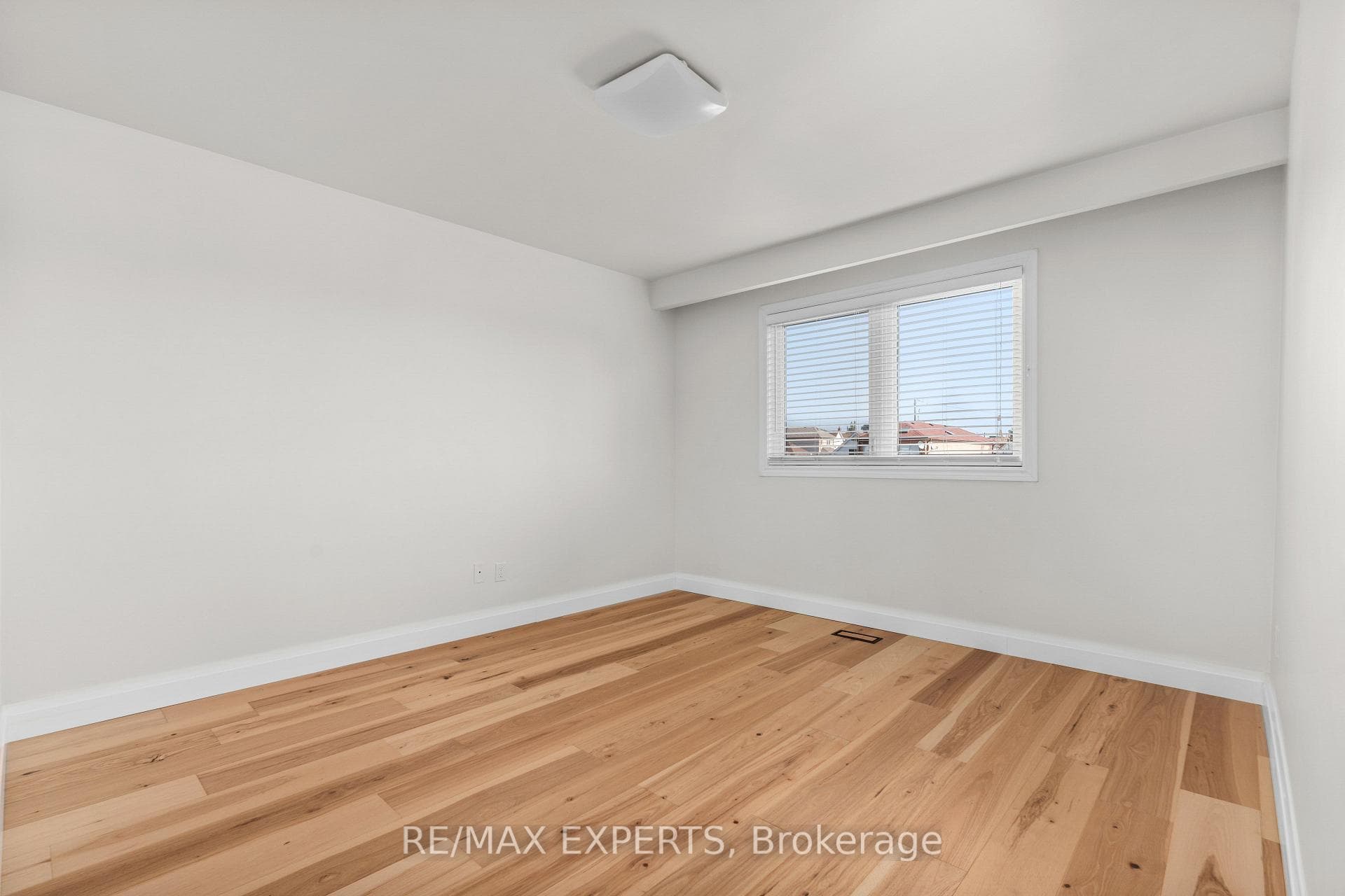 271 HARVIE Avenue Unit 3 photo 29