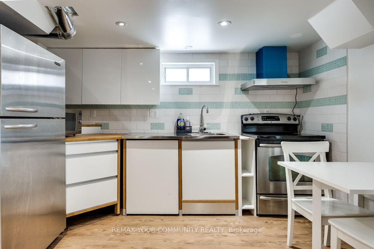 71 Hawman Avenue photo 9