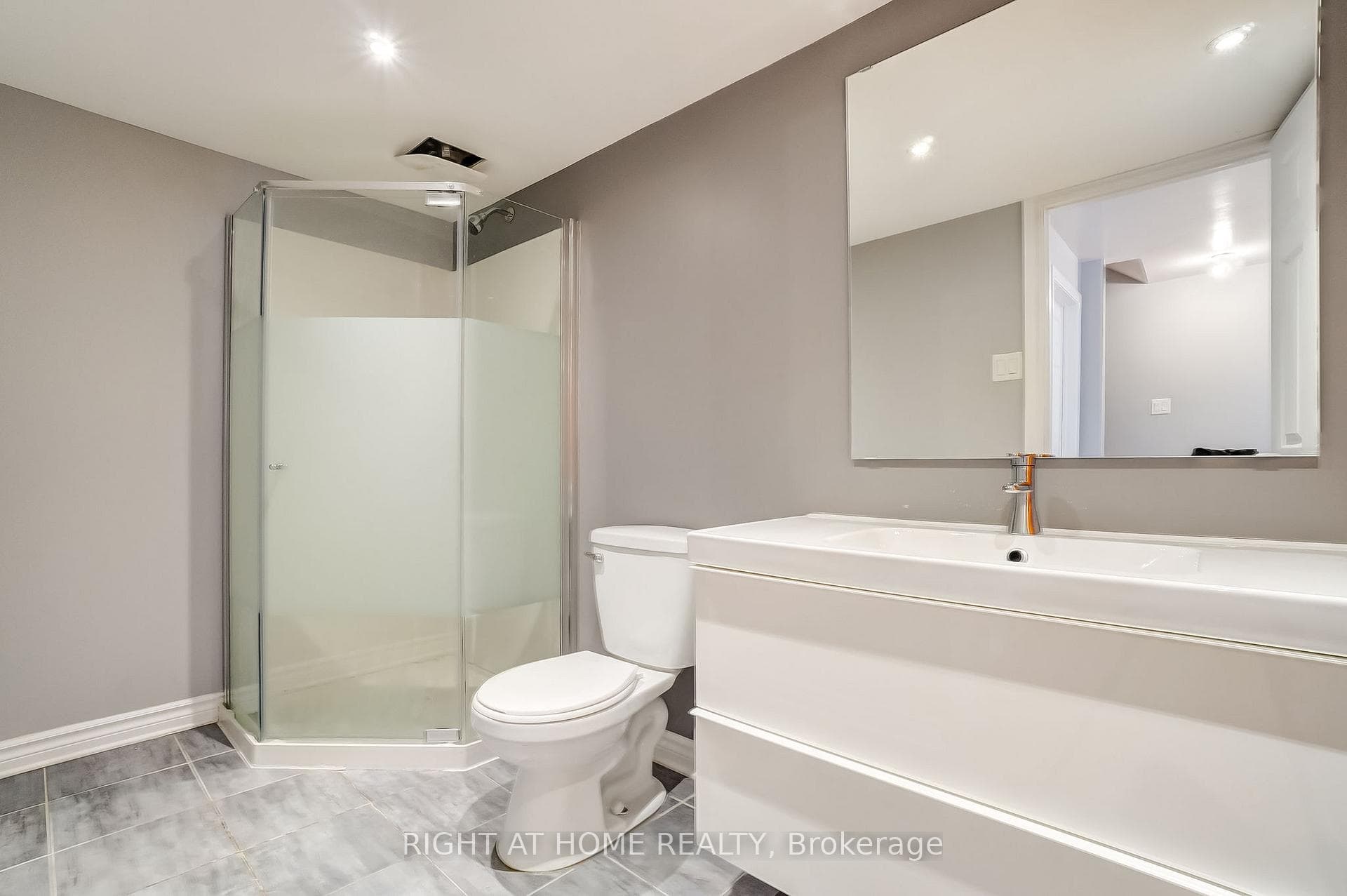 1074 Northgraves Crescent photo 30