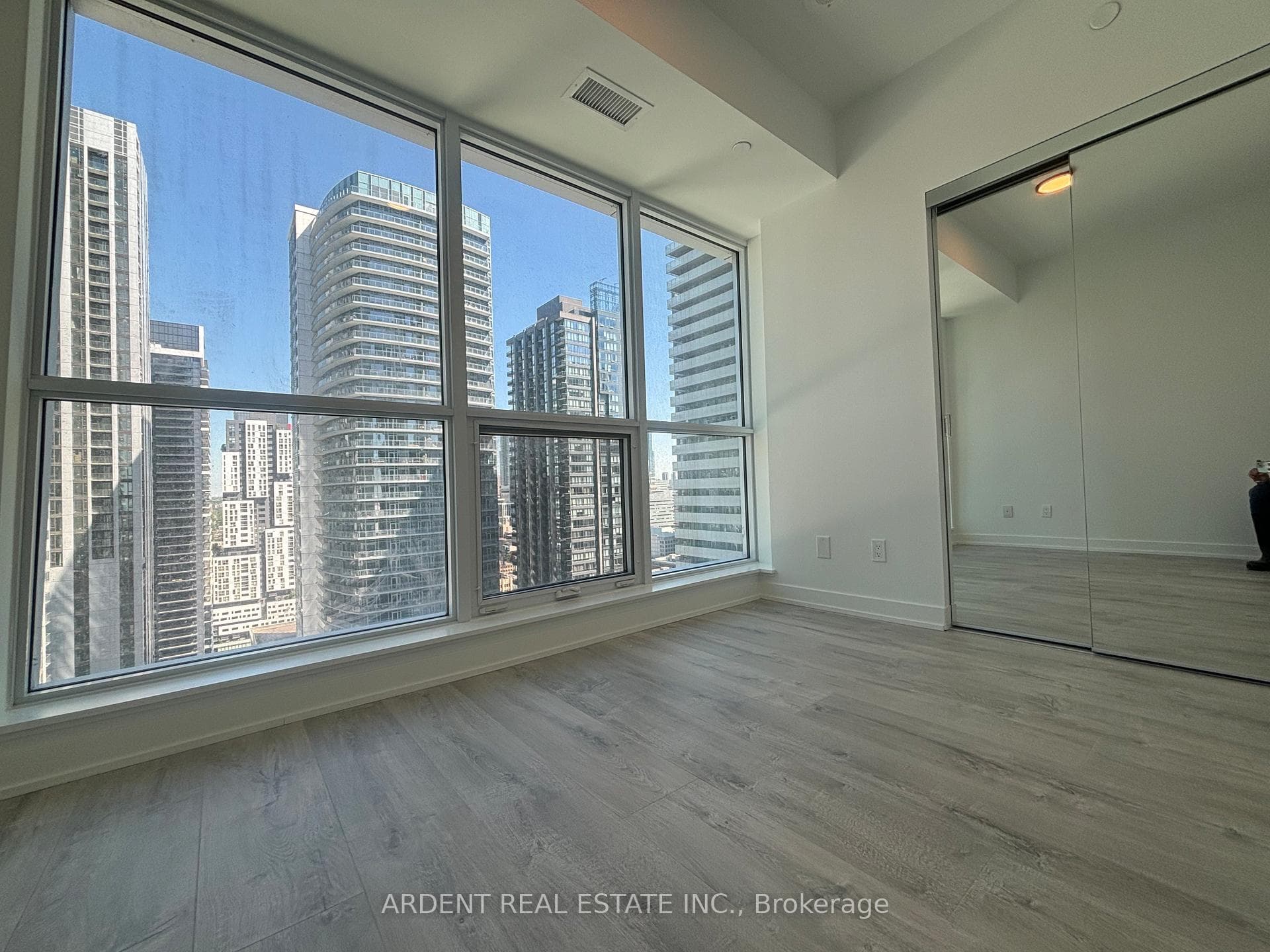 327 King Street Unit 2907 photo 11