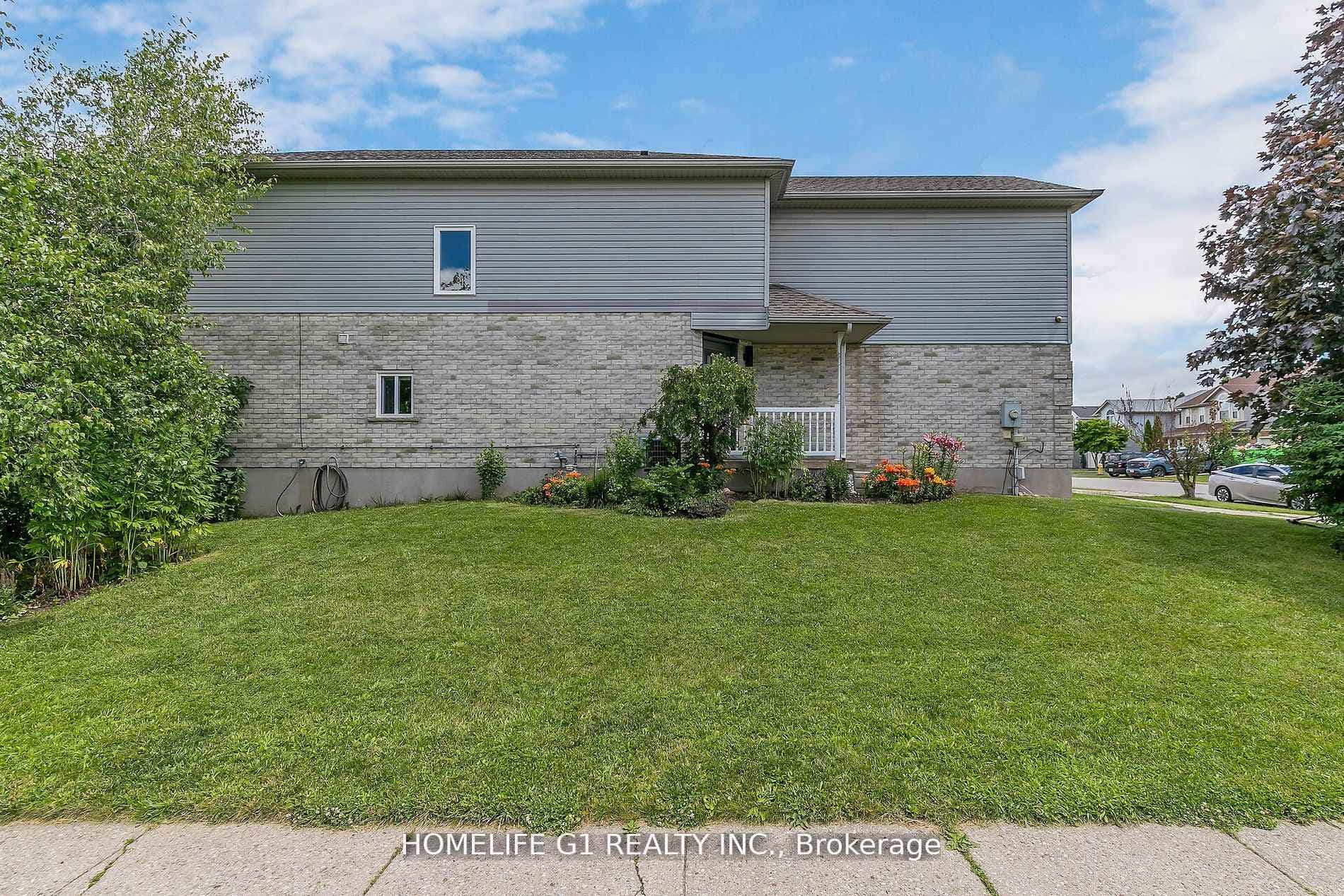 5 Chateau Crescent photo 37