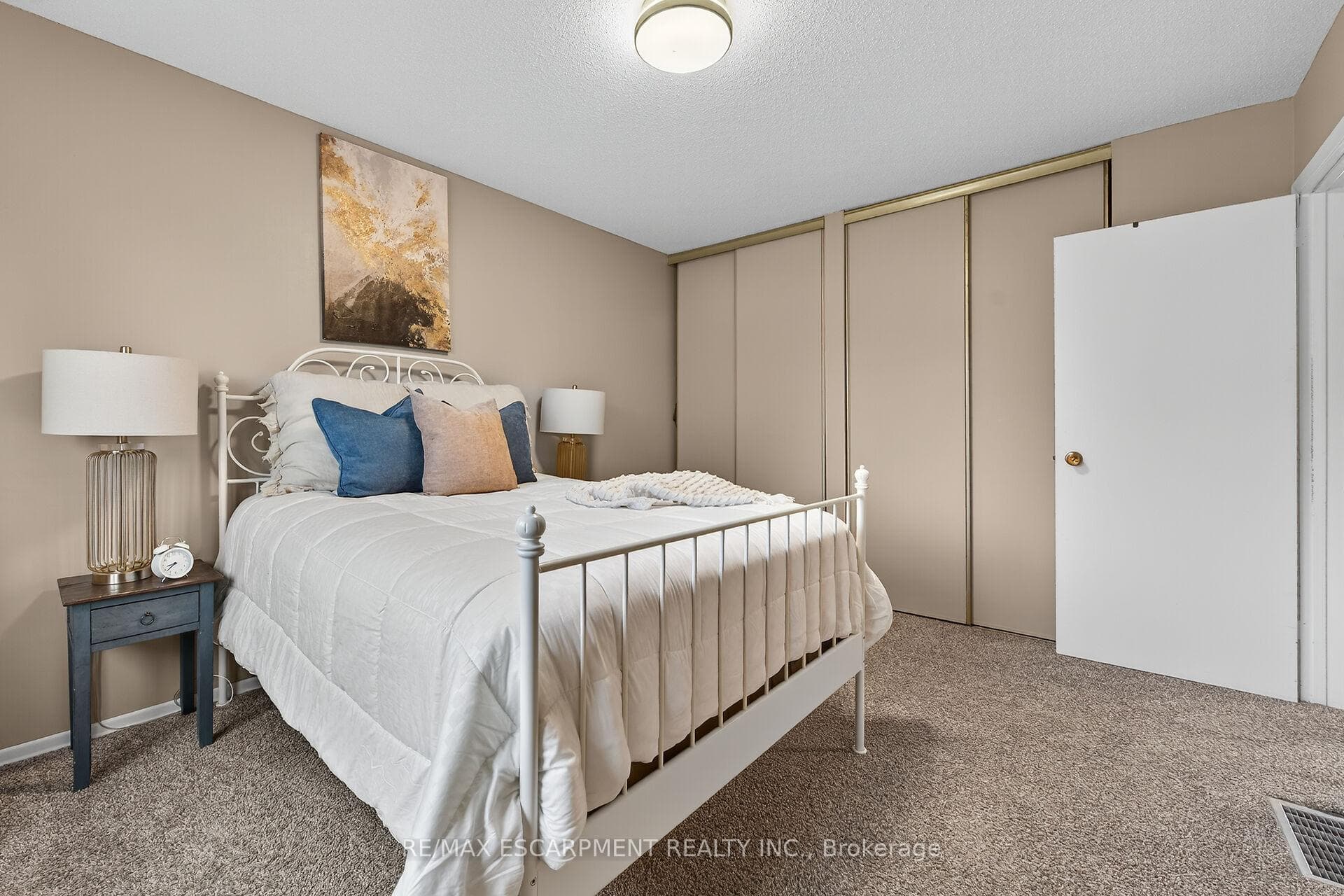 35B Seneca Street photo 24