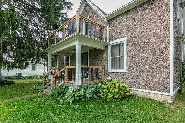 346 Wellington Street photo 6