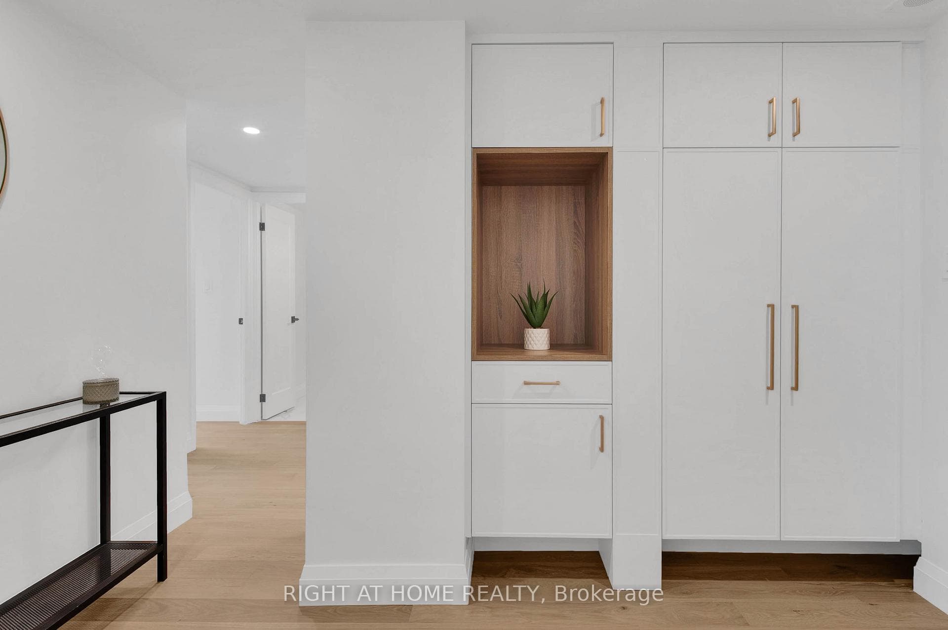 270 Scarlett Road Unit 1913 photo 4