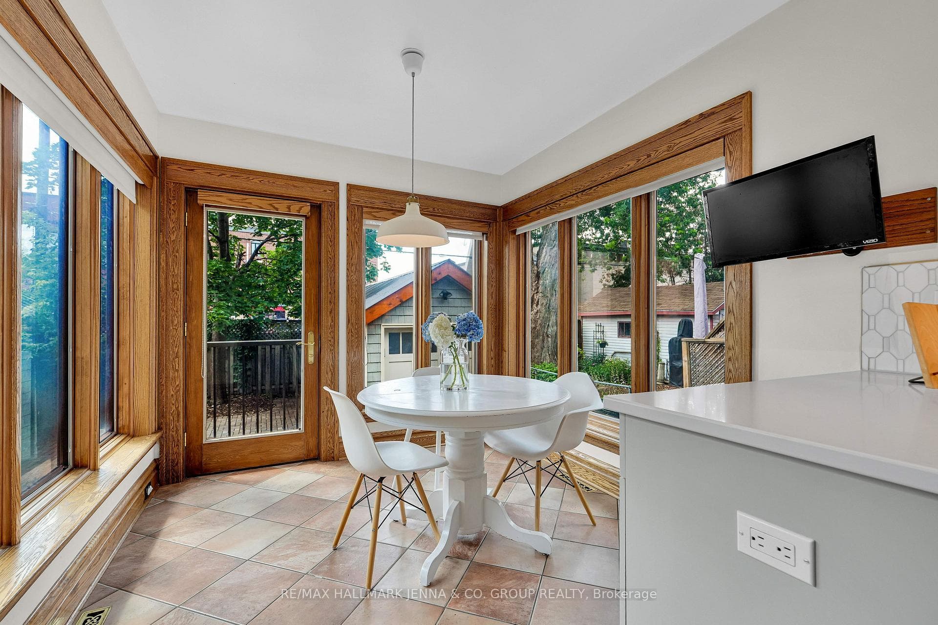 50 Willard Street photo 14