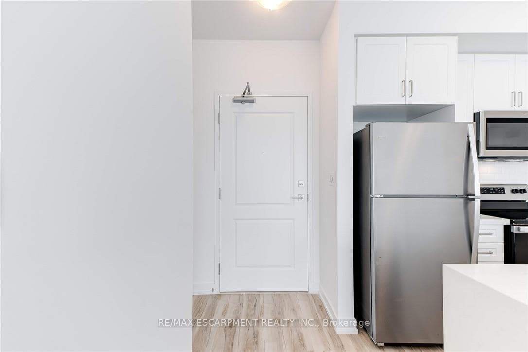 450 Dundas Street Unit 1204 photo 8