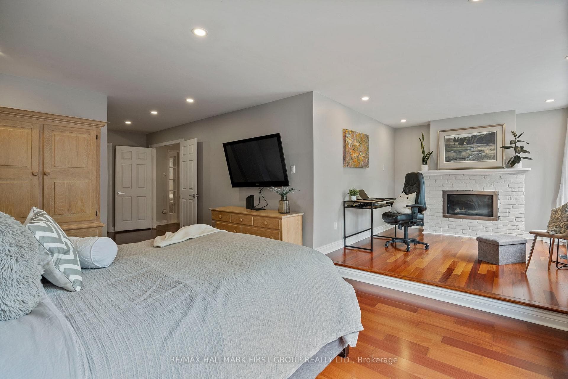 Primary Suite & Sitting Area
