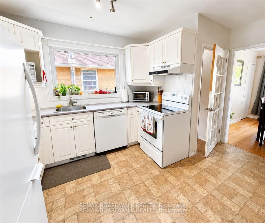 625 Clarke Avenue photo 9