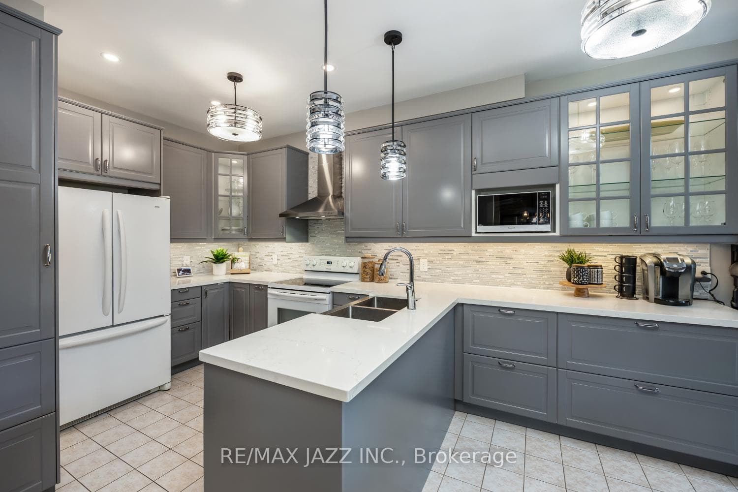 1035 Beatrice Street photo 14