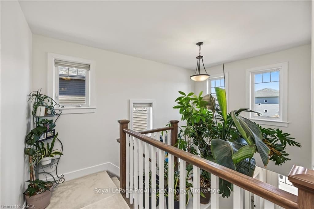 150 DR RICHARD JAMES Crescent photo 22