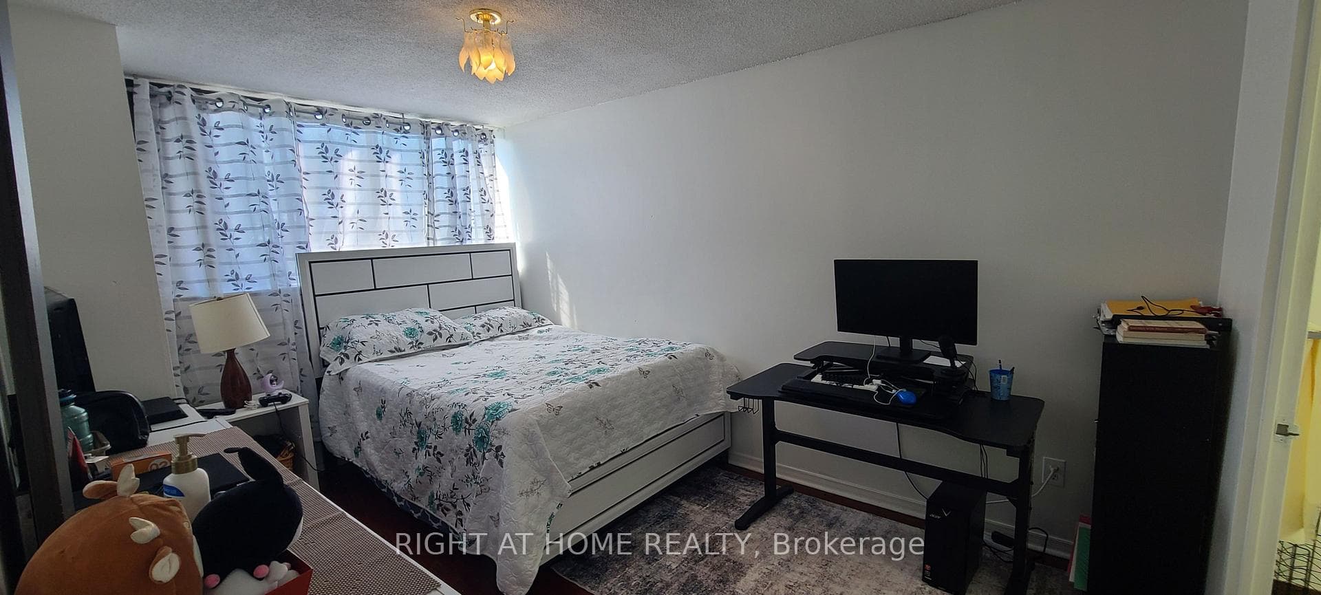 10 TAPSCOTT Road Unit 405 photo 14