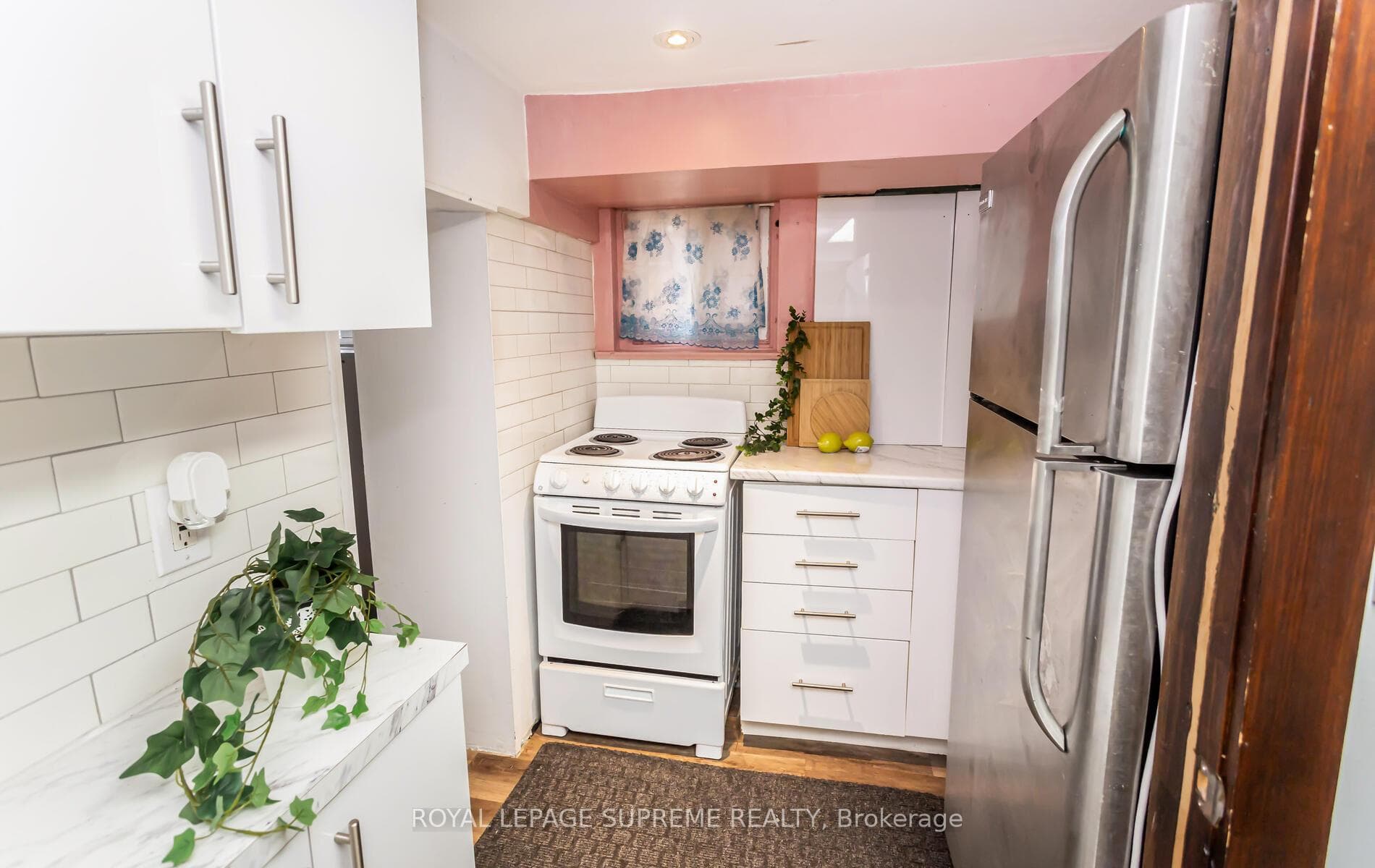 100 Mackay Avenue photo 29