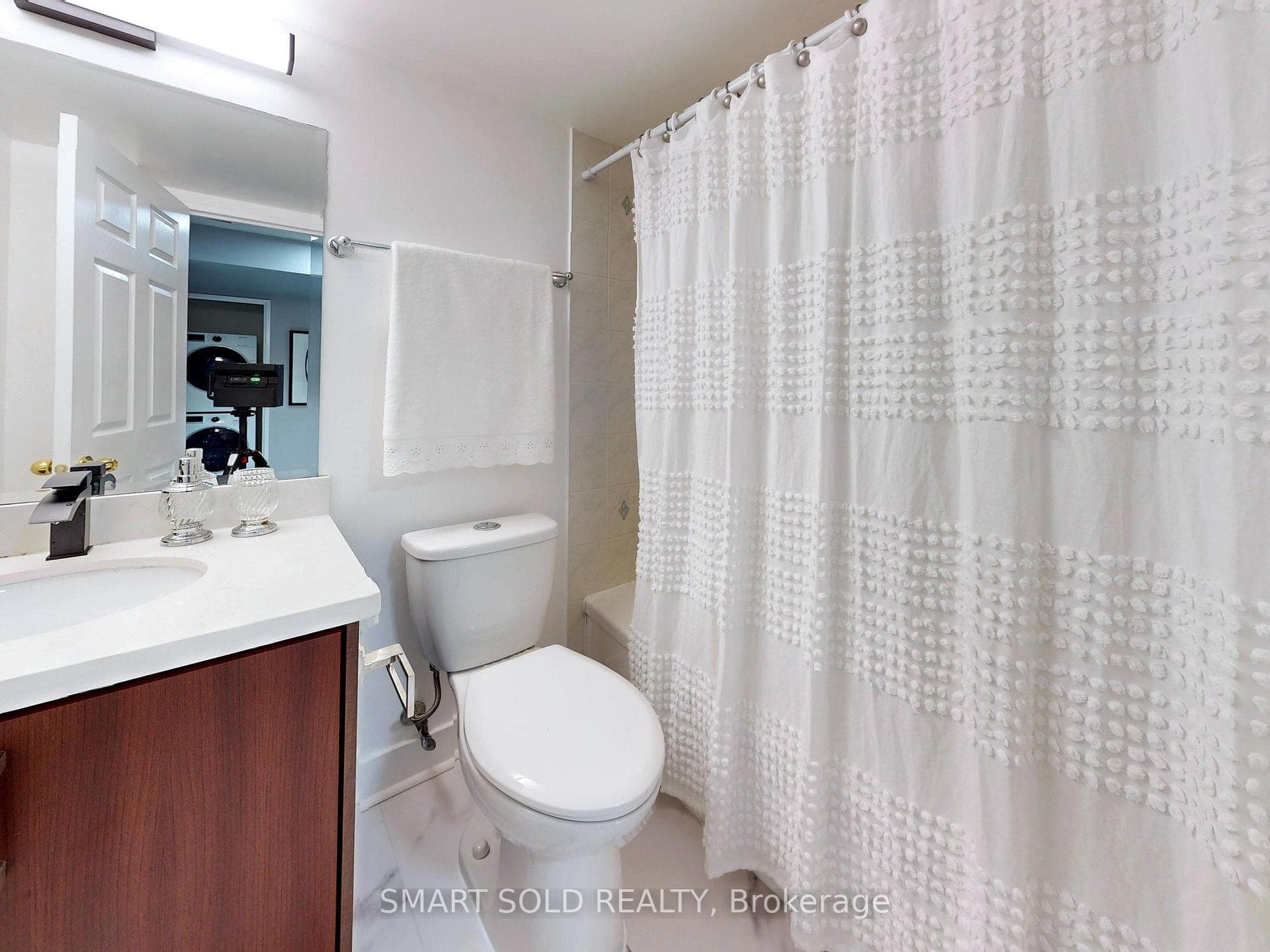 18 Parkview Avenue Unit 2510 photo 32