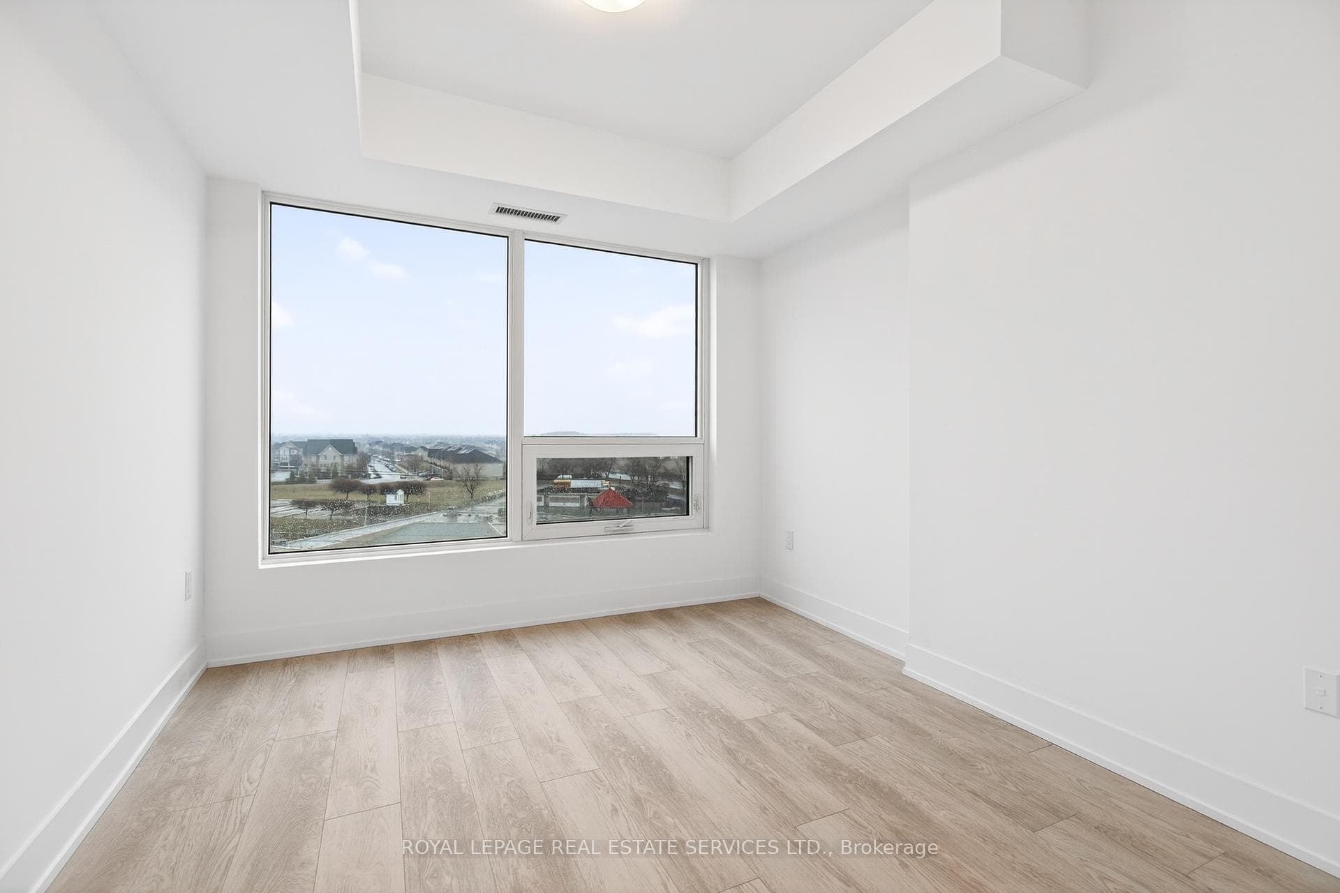 2450 Old Bronte Road Unit 512 photo 9