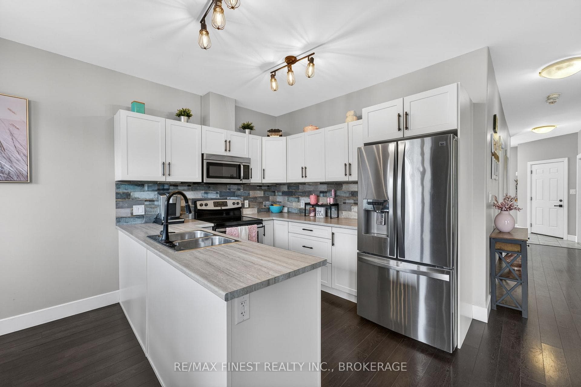 119 Champagne Crescent photo 8