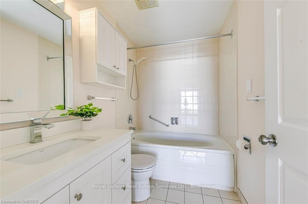 2511 LAKESHORE Road Unit 709 photo 18