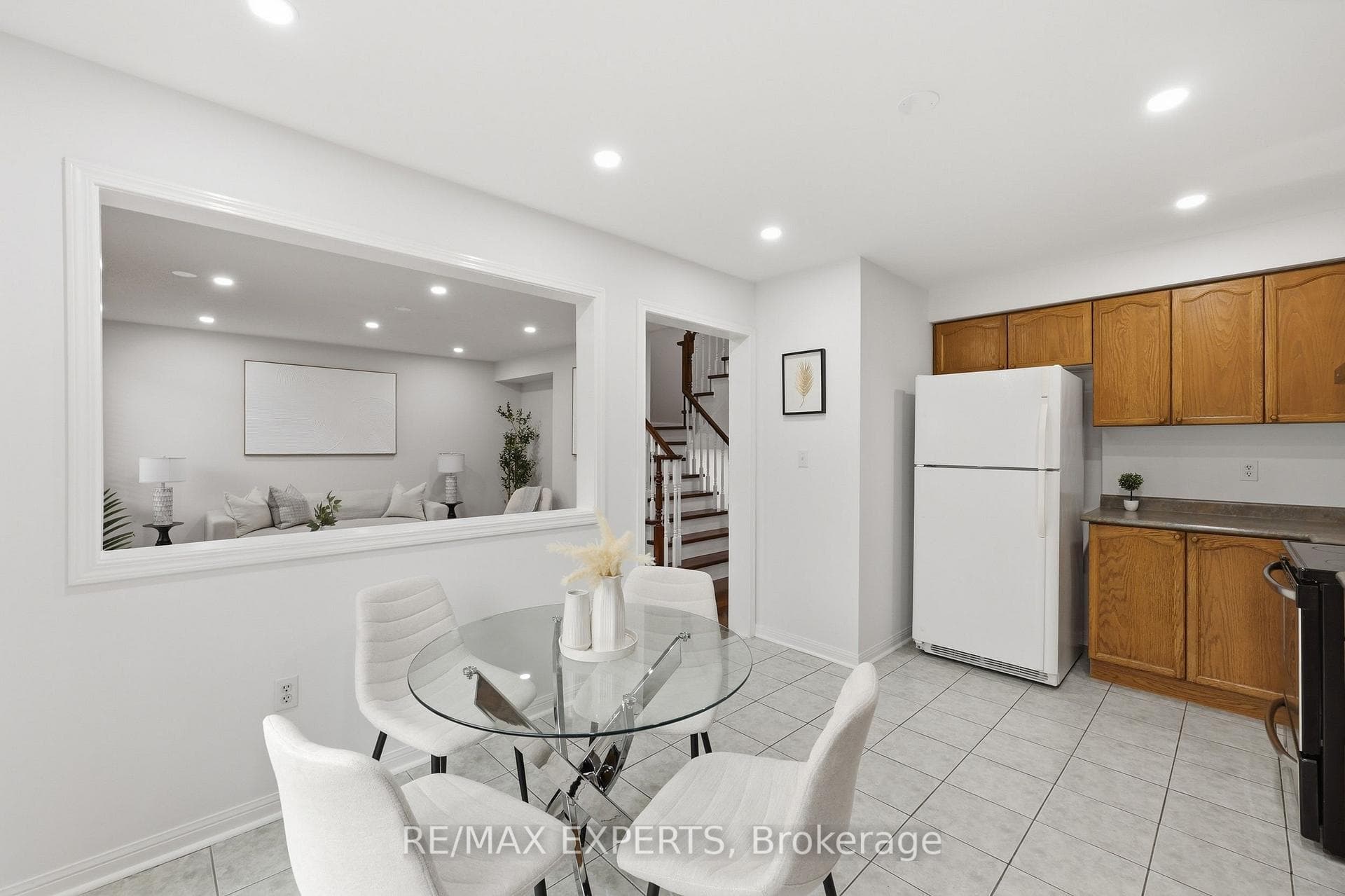 554 Caverhill Crescent photo 7