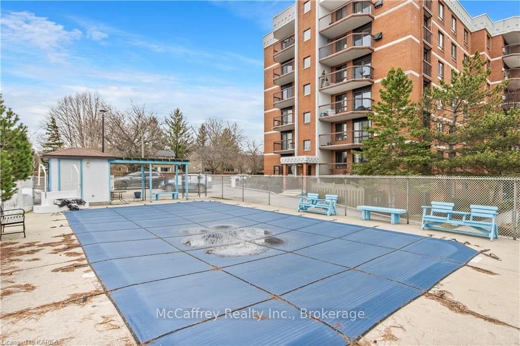 14 GREENVIEW Drive Unit 608 photo 32