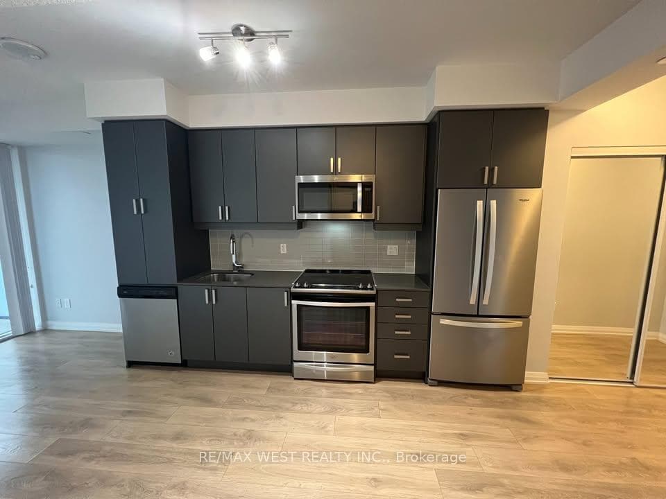 7895 Jane Street Unit 301 photo 3