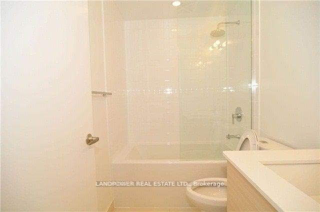 210 Simcoe Street Unit 905 photo 5