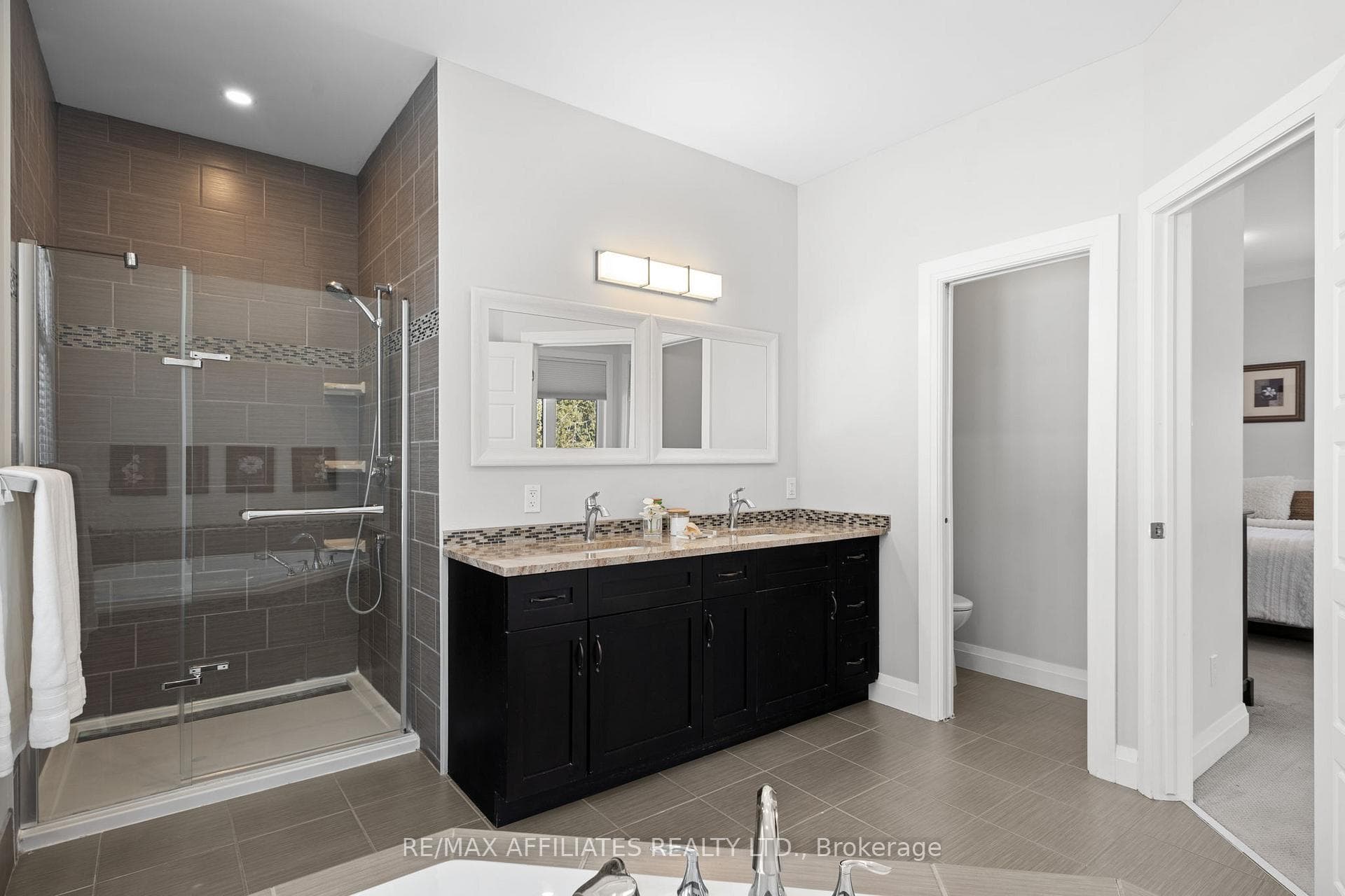 5pc. ensuite with water closet.