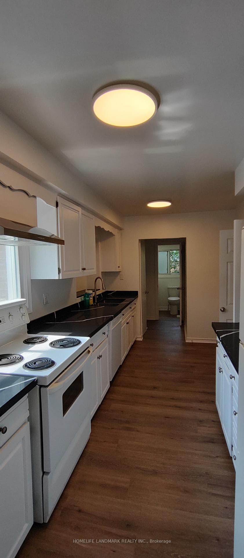100 Kingslake Road photo 6