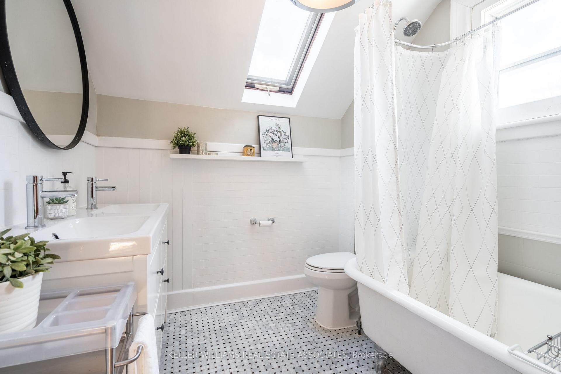 275 Macnab Street photo 19