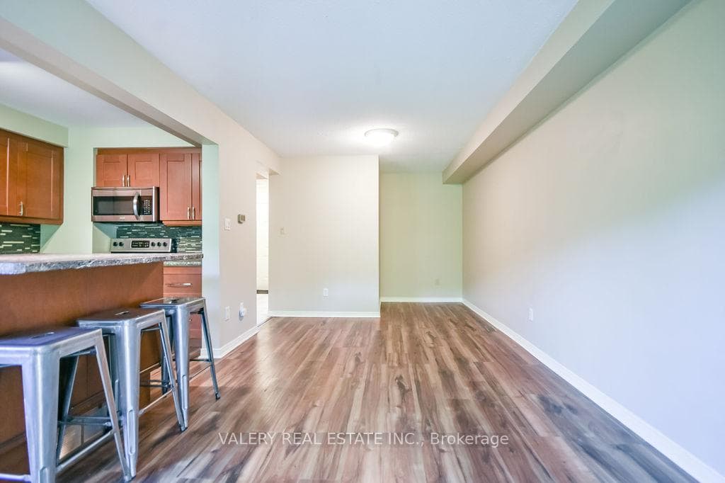 492 Laclie Street Unit 14 photo 3