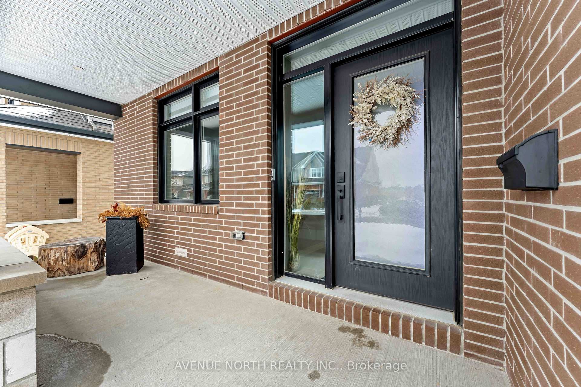 711 Moonflower Crescent photo 2