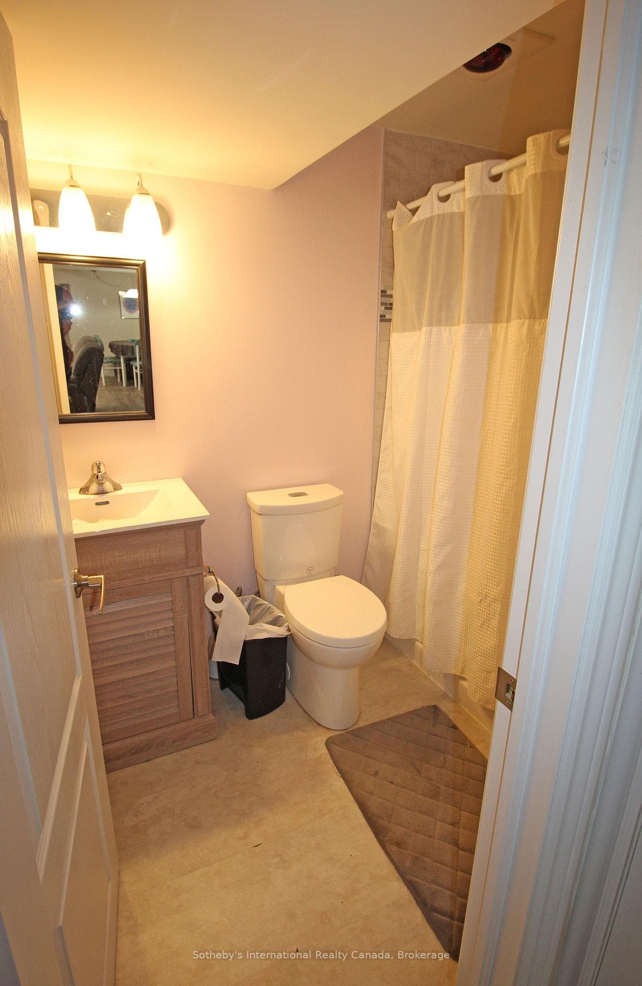 Lower Level 4 PC Bath