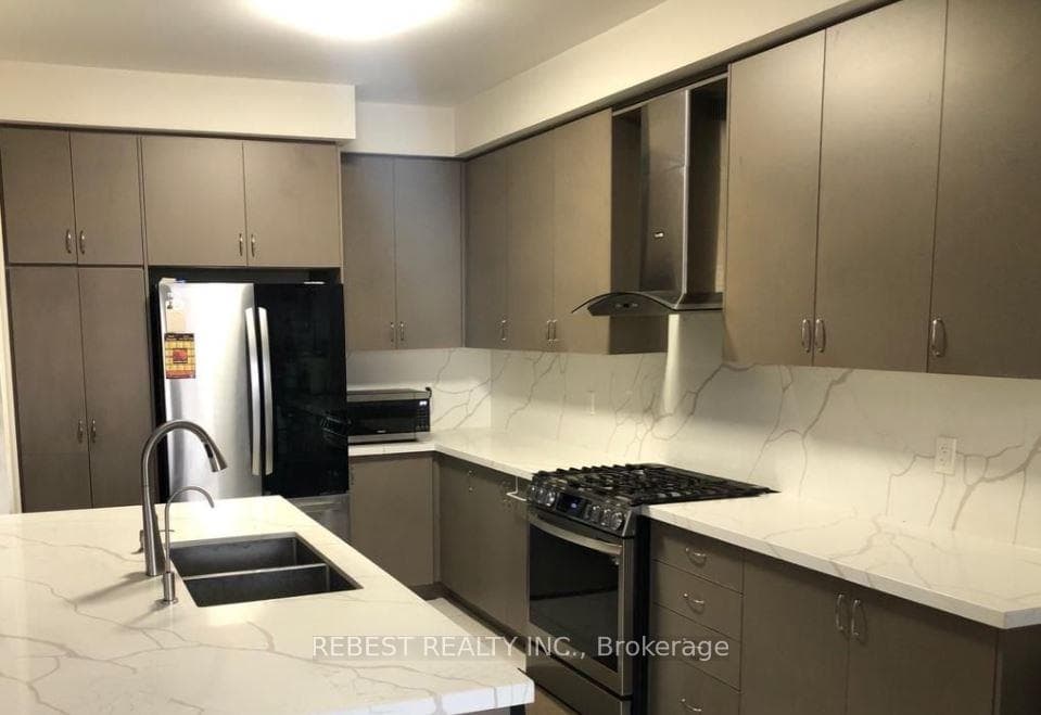 67 Riverwalk Drive photo 9