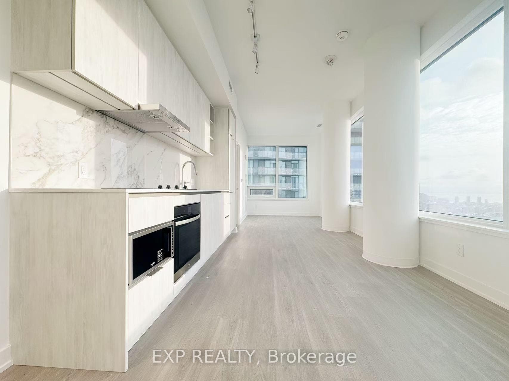 8 Wellesley Street Unit 5811 photo 9