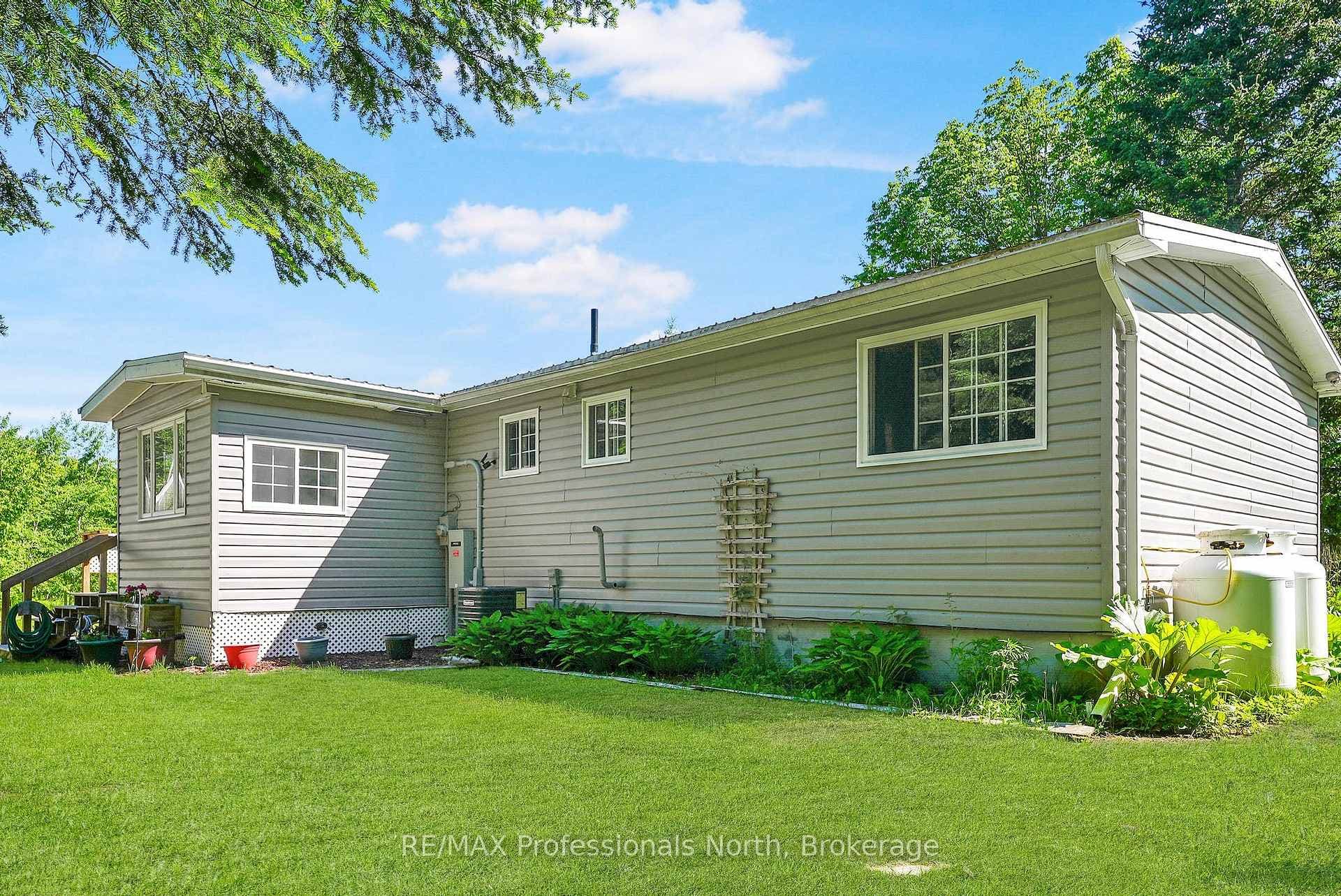 3389 Gelert Road photo 39