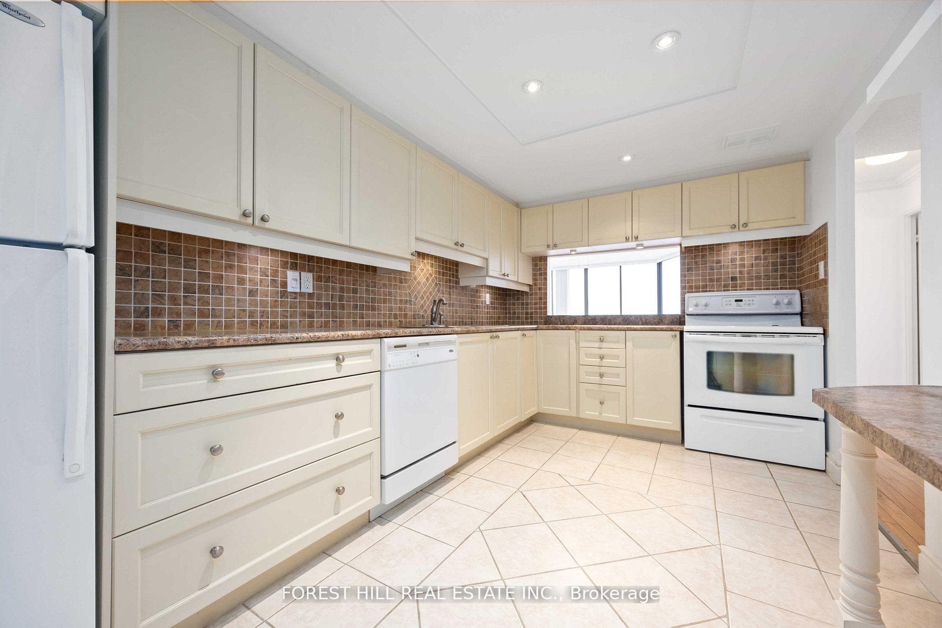 2350 Bridletowne Circle Unit 1004 photo 9