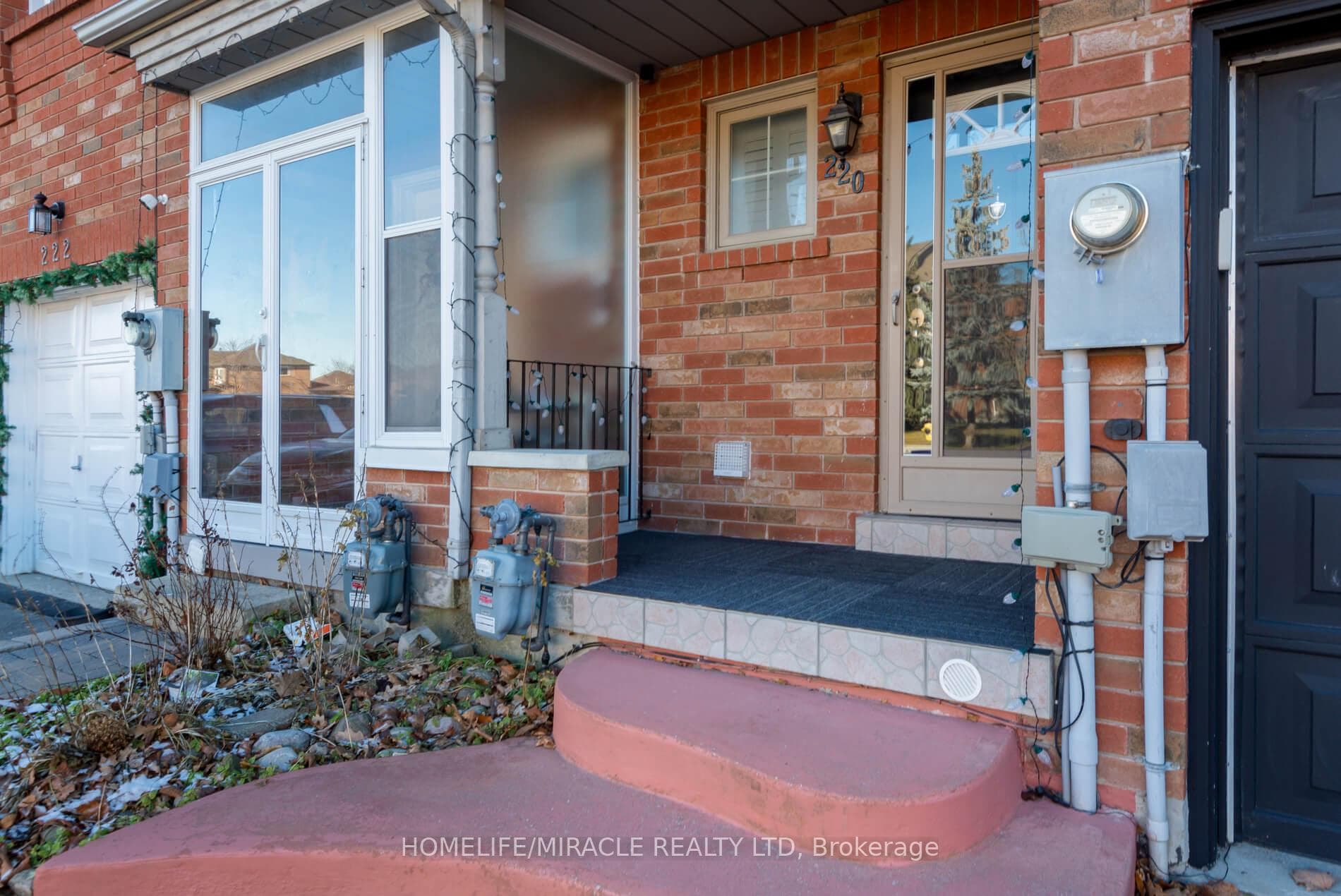 220 Kelso Crescent photo 4