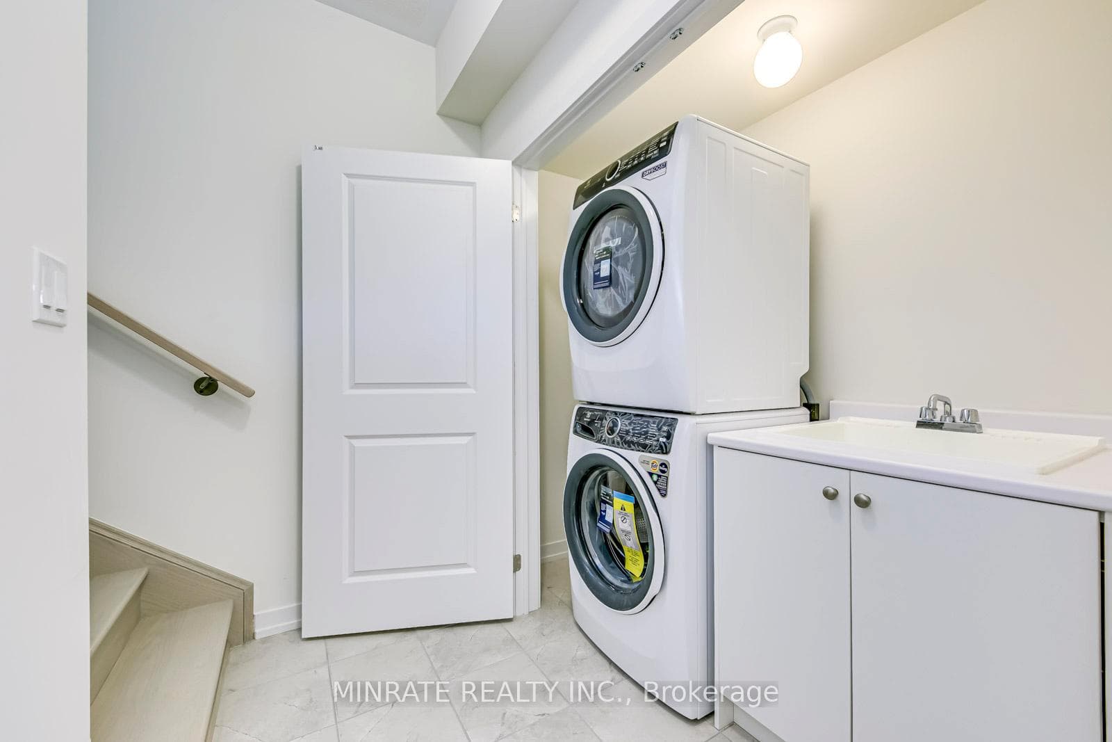 1544 Wellwood Terrace photo 4