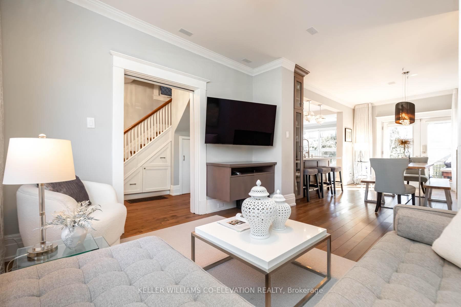 85 Kenneth Avenue photo 4