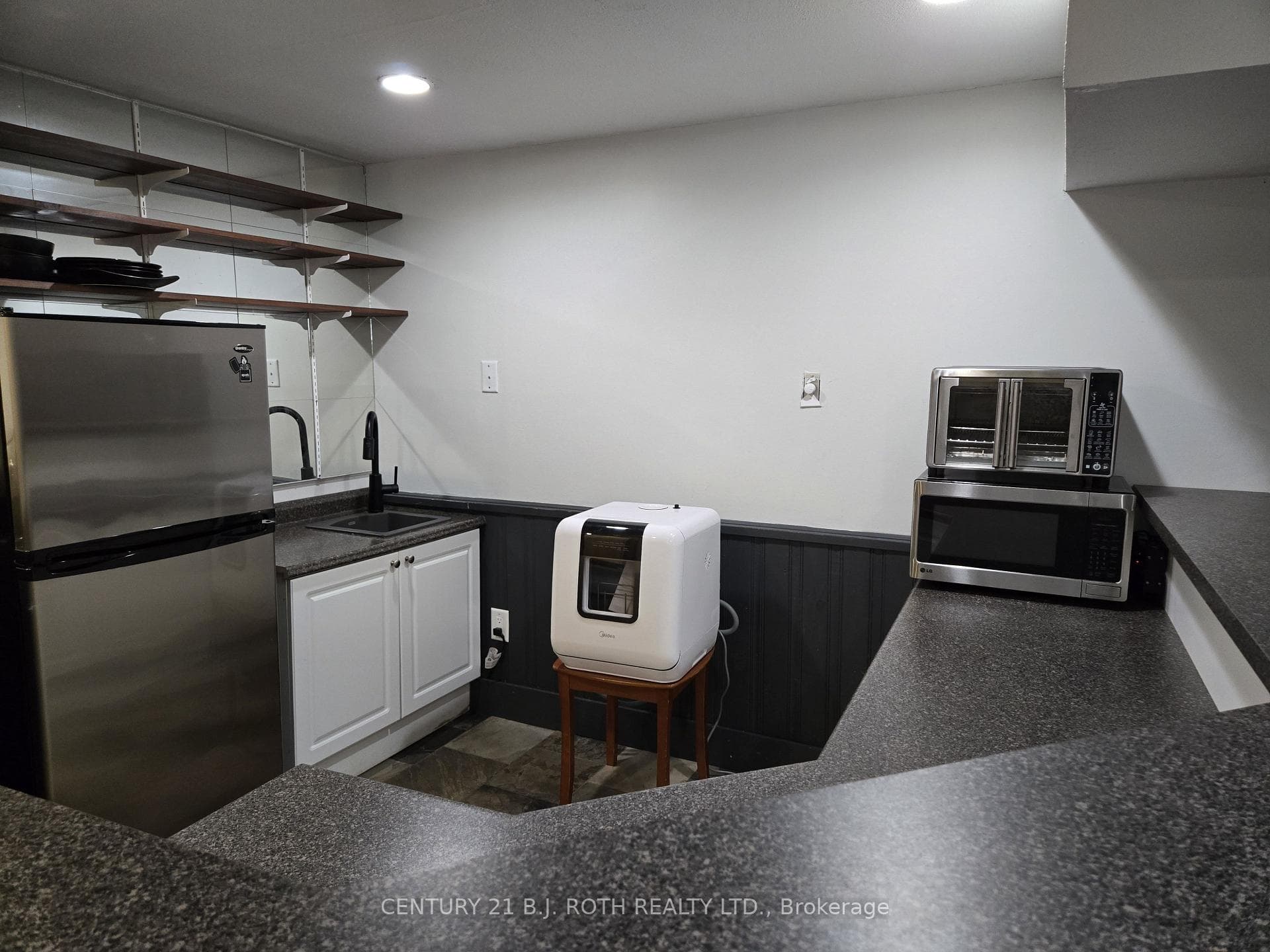 105 Chieftain Crescent photo 4