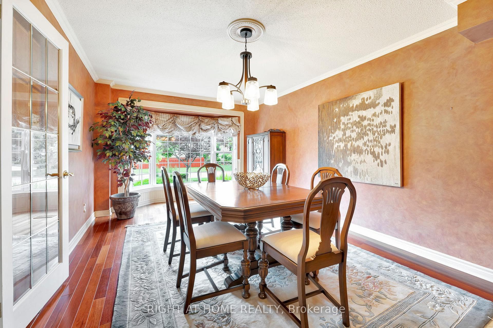 1511 Ravensmoor Crescent photo 6