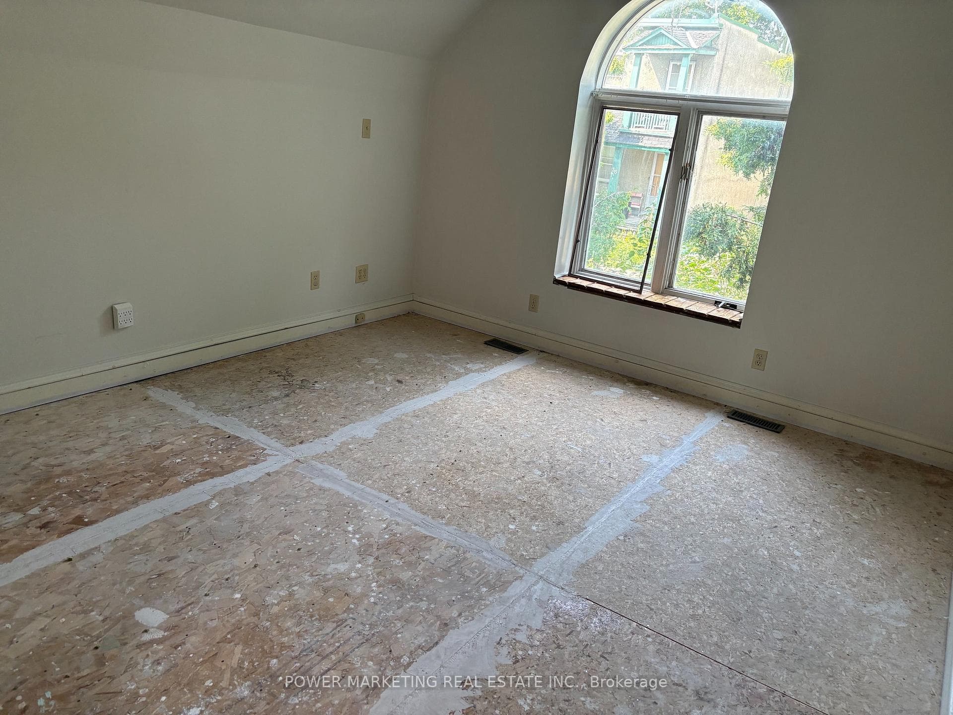 35 PINHEY Street photo 6