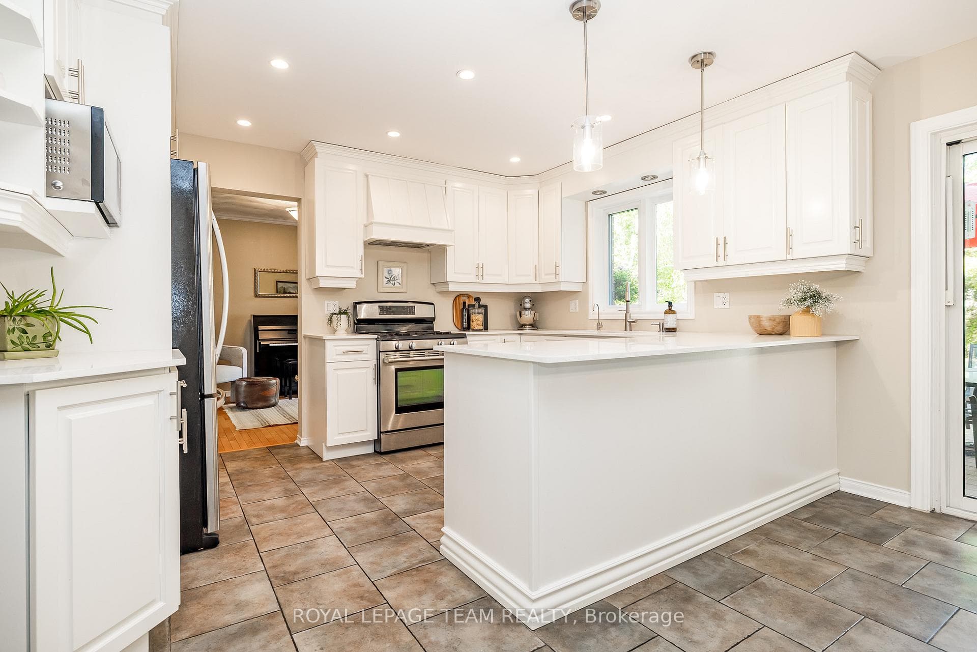 5239 Mclean Crescent photo 15