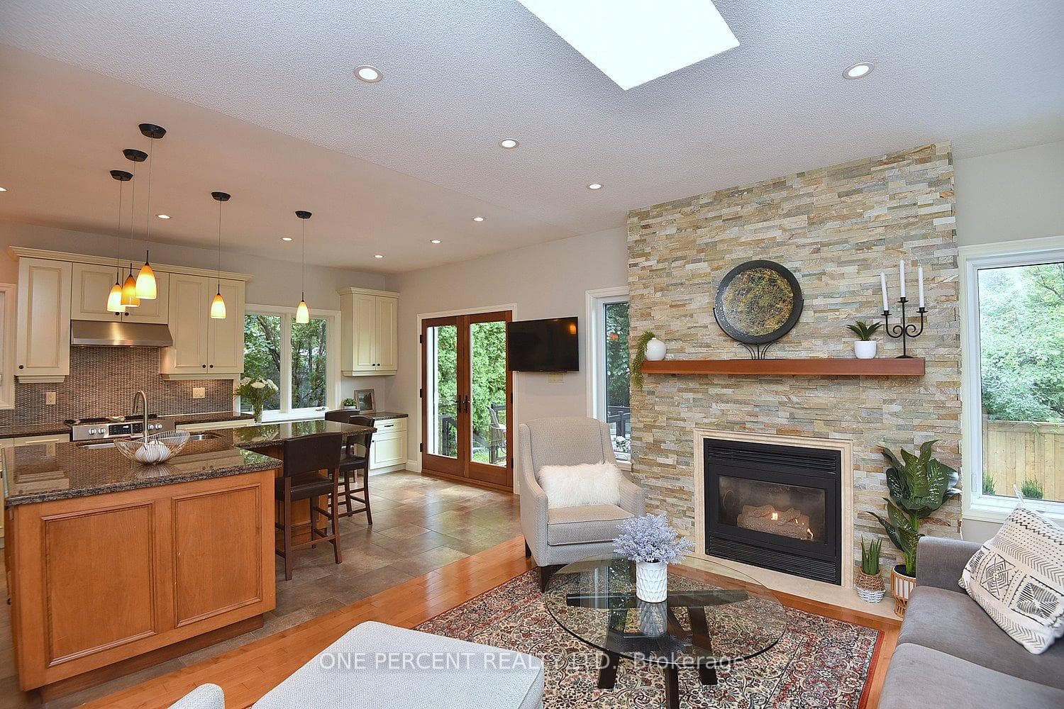 633 Andrea Court photo 17
