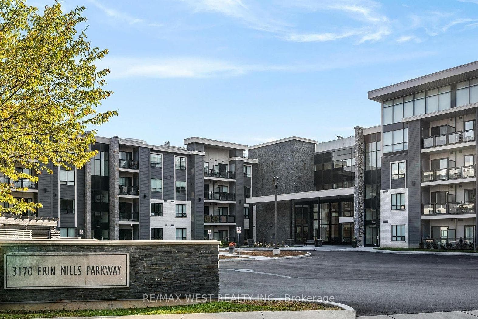 3170 Erin Mills Parkway Unit 109 photo 1