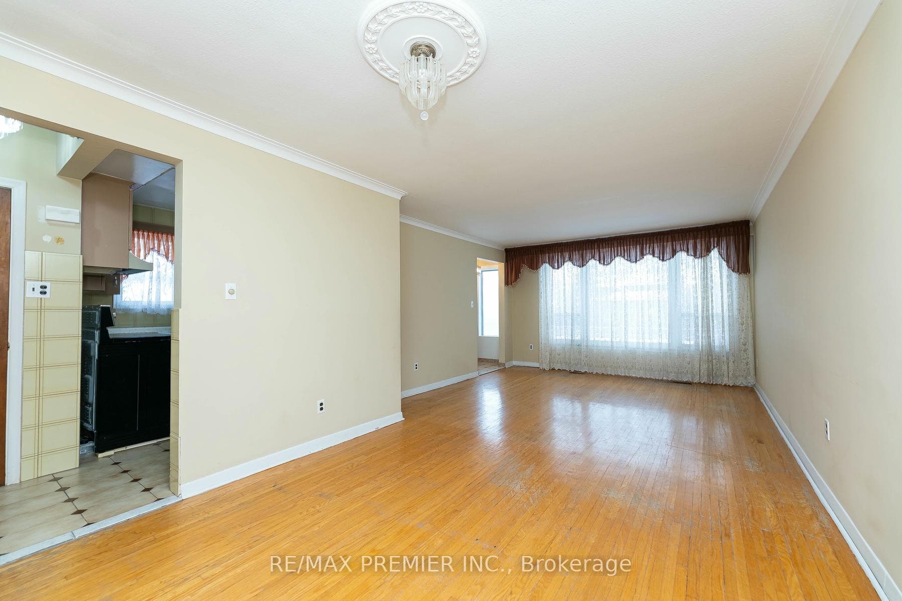 39 Elmvale Crescent photo 8