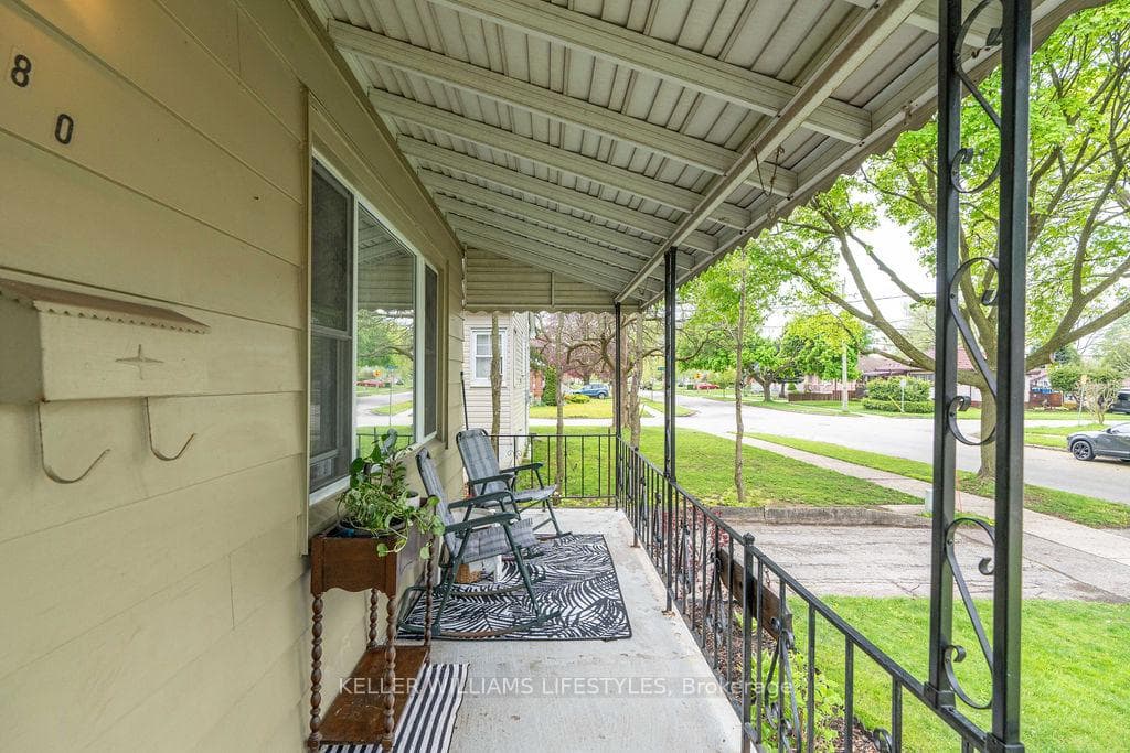 380 Avondale Road photo 3