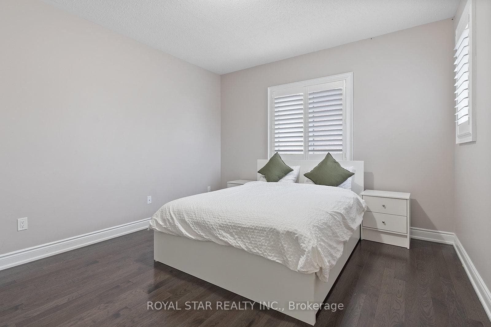 4 Martin Byrne Drive photo 28