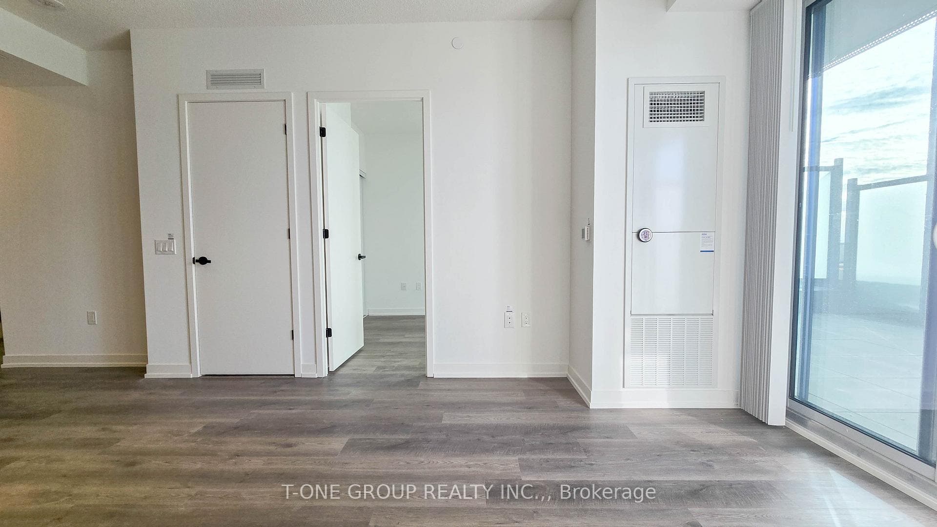 8 Interchange Way Unit 518 photo 4