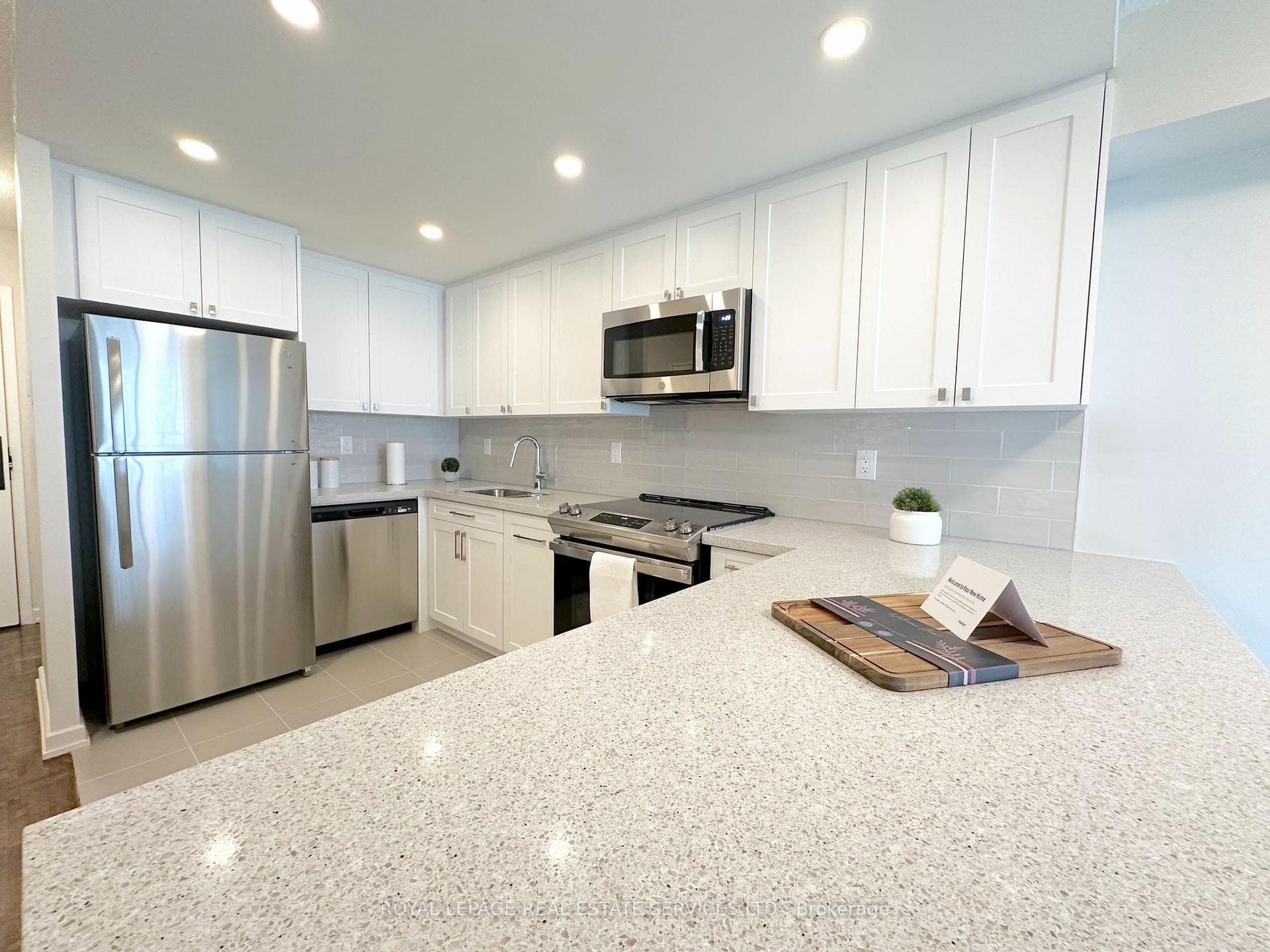 17 Brookbanks Drive Unit 606 photo 3