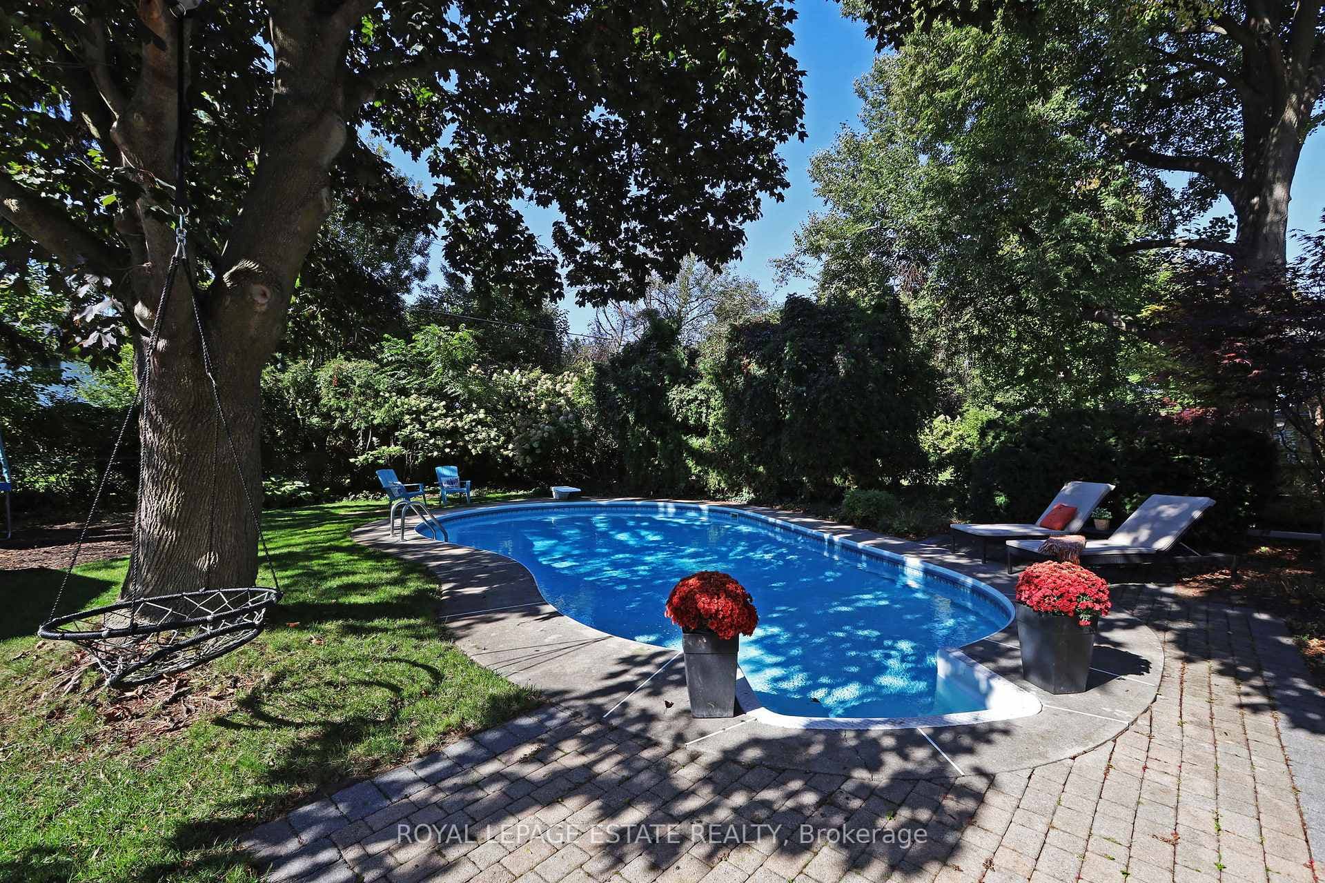 4231 Dunvegan Road photo 30